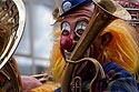 Clown à l'instrument - carnaval 2010 Bâle - © Norbert Pousseur