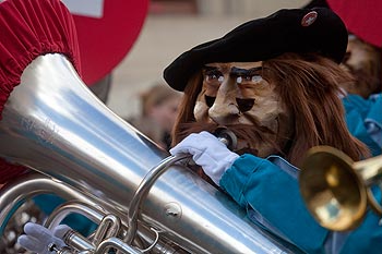Vieux suisse à la trompette - carnaval 2010 de Bâle - © Norbert Pousseur