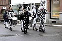 flûtistes en pierrots à damier, au carnaval de Bâle 2006 - © Norbert Pousseur