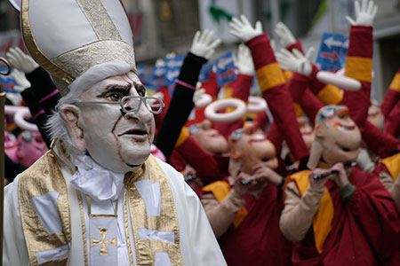 masque papal au carnaval de Bâle 2006 - Basel - © Norbert Pousseur