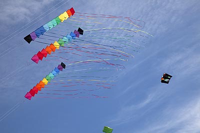 Figures de cerf-volant en ligne - 1  - Festival de Fréjus - © Norbert Pousseur