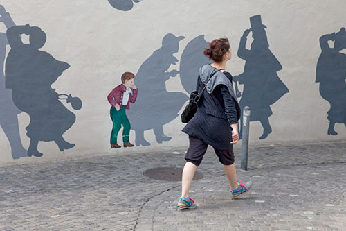 Peatones de toda edad en Zurich - © Norbert Pousseur