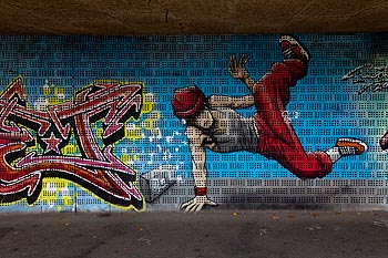 Garçon dansant le hip-hop - Graph’mur de Baden photographié par Norbert Pousseur ©