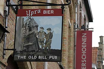 une enseigne de pub "the old bill pub" illustrant les soldats anglais - Ieper - Ypres - © Norbert Pousseur