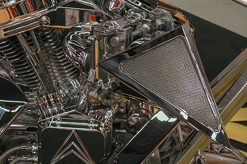 Harley-Davidson ' Twin cam - 2002 - Triangular ' - © Norbert Pousseur