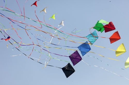 Dancing kites - © Norbert Pousseur