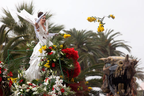 The queen of the procession of floral floats of Nice - © Norbert Pousseur