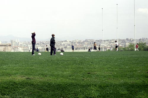 Soccer on lawn in Marseille - © Norbert Pousseur