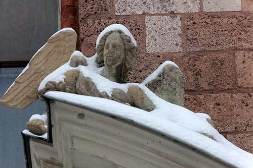 Angel covered with snow in Riga - © Norbert Pousseur