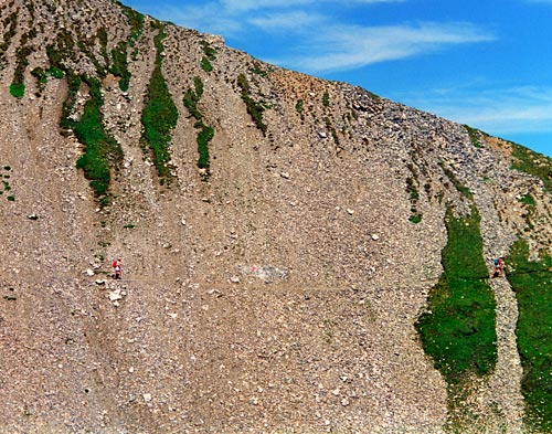 Wall of mass of fallen rocks - © Norbert Pousseur