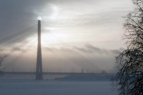 Sol sobre el puente Vansu en Riga - © Norbert Pousseur