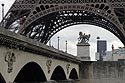 Le pont d'Iéna devant la Tour Eiffel - © Norbert Pousseur