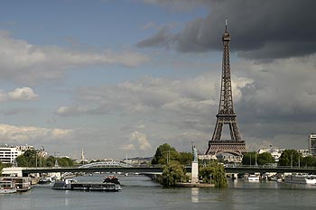 Le pont de Grenelle et la Tour Eiffel - ponts sur Seine - © Norbert Pousseur