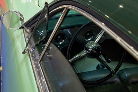 Habitacle de Ford Comète Monte Carlo - voiture ancienne - © Norbert Pousseur