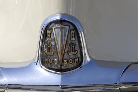 Sigle de Hudson - voiture ancienne - © Norbert Pousseur