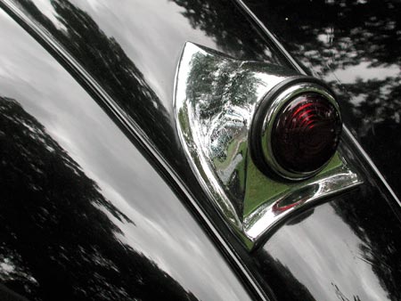 Feu arrière de Bentley - voiture ancienne - © Norbert Pousseur
