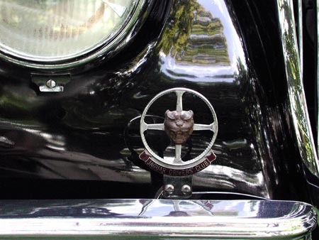Sigle de Jaguar - voiture ancienne - © Norbert Pousseur