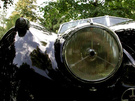 Phare avant de Jaguar - voiture ancienne - © Norbert Pousseur