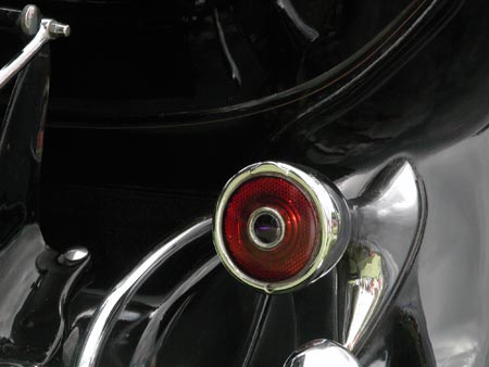 Clignotant arrière de Packard - voiture ancienne - © Norbert Pousseur