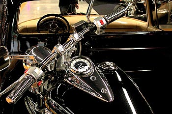 Bentley et moto