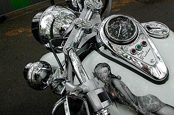 Moto d&eacute;cor&eacute;e 'Sex Machine'