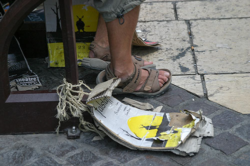 Nu pieds   à Avignon - © Norbert Pousseur