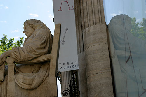 Avignon :  Molière et entrée du théâtre © Norbert Pousseur