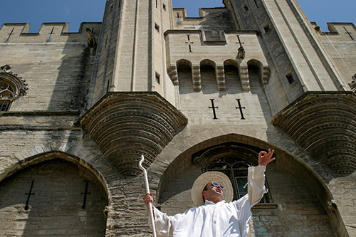 Avignon :  "Pape" bénissant © Norbert Pousseur