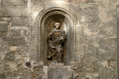 Avignon : Vierge de la cour du Palais du Roure - © Norbert Pousseur