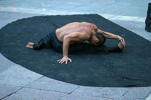 Avignon :  "Pape" bénissant © Norbert Pousseur