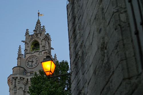 Avignon :  Clocher depuis le parvis de St Agricol © Norbert Pousseur