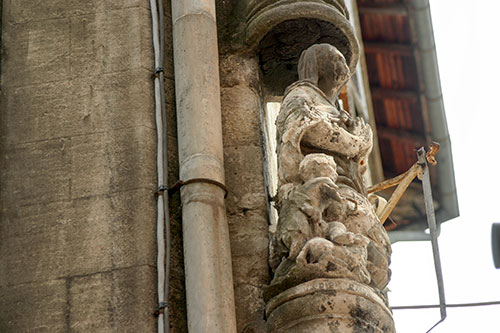 Avignon : Vierge avec enfant à sa jupe  © Norbert Pousseur