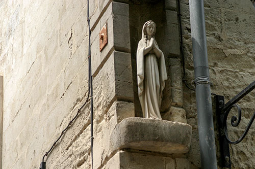 Avignon : Jeune vierge sans enfant, priant   © Norbert Pousseur