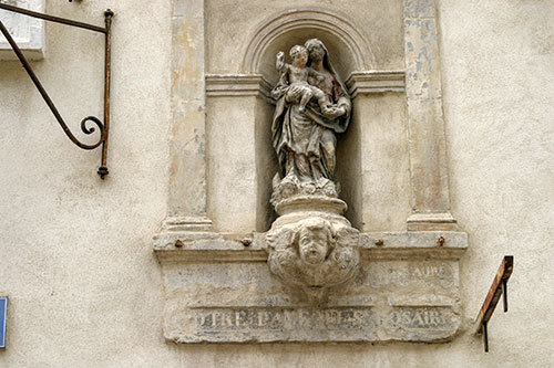 Avignon : Vierge présentant l'enfant Jésus  © Norbert Pousseur