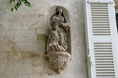 Avignon : Vierge avec enfant à ses pieds © Norbert Pousseur