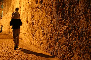 promeneur de nuit avec enfant - © Norbert Pousseur