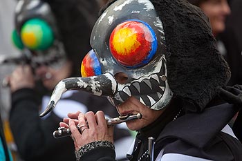 Flutiste exrtra-terrestre -  carnaval 2010 de Bâle - © Norbert Pousseur