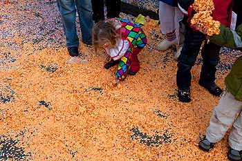 Sol de confettis - © Norbert Pousseur