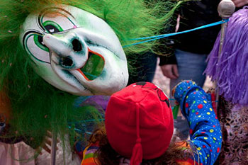 Masque vert et bonnet rouge - © Norbert Pousseur