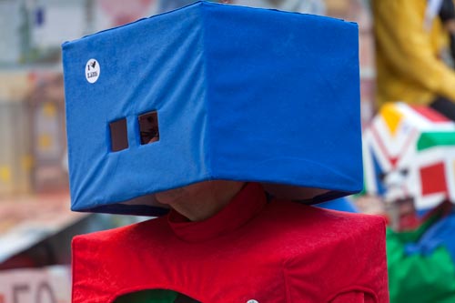 Masque-casque carré - © Norbert Pousseur