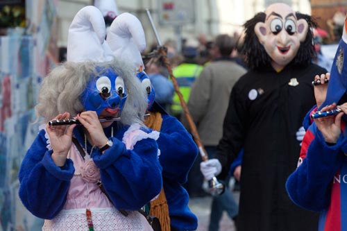 Schtroumpfettes en défilé - © Norbert Pousseur