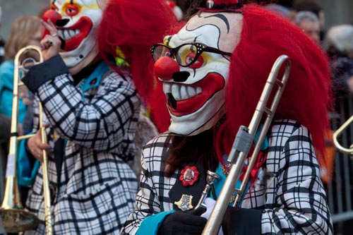 Clown avec instruments à vent - © Norbert Pousseur