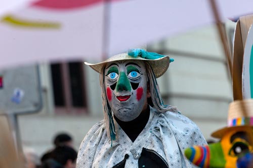 Commère sous un parapluie - © Norbert Pousseur - © Norbert Pousseur