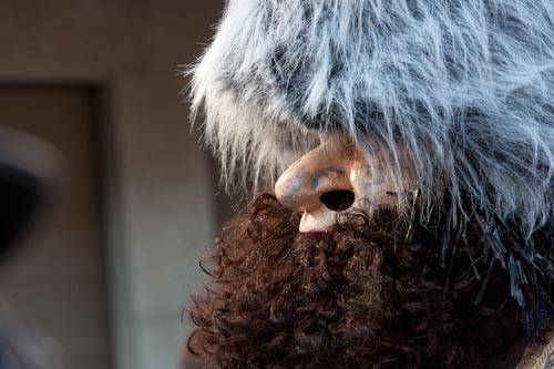 Masque à toque et barbe - © Norbert Pousseur