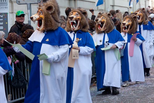 Lions défilant - © Norbert Pousseur