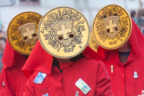 Groupe de masques de pièce de monnaie - © Norbert Pousseur