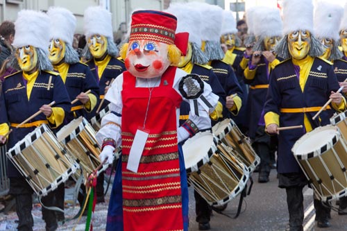 Troupe des masques jaunes à petite bouche - © Norbert Pousseur