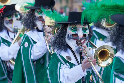 Masque de mousquetaire au sourire grimaçant © Norbert Pousseur