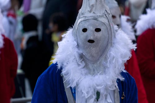 Masque gris au regard avaugle - © Norbert Pousseur