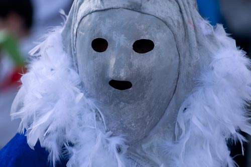 Masque gris uniforme © Norbert Pousseur